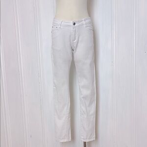 MASOI White Low-Rise Tapered Jeans